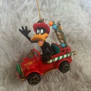 Matrix - Daffy Duck in Christmas Car/fire truck - Looney Tunes New C9